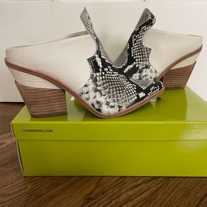 Leather snake print and off white mules
